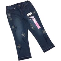 Bandolino Jeans Millie Curvy Straight Capri (SAGRES WithFloral Embroidered, 06)